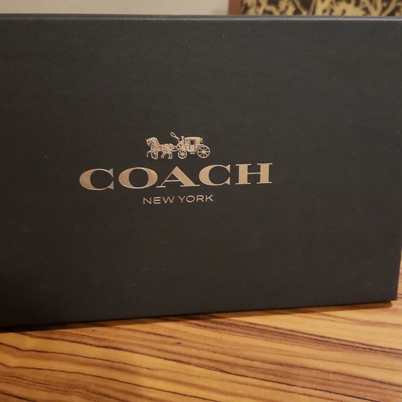 ๐Passport and luggage tag๐ - Picture 4 of 4